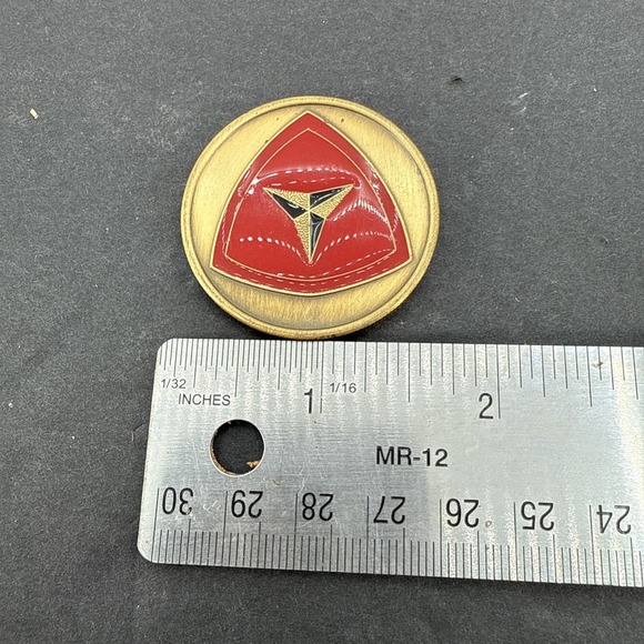 MARINE CORPS 3RD MARINE DIVISION CHALLENGE COIN - Picture 3 of 3